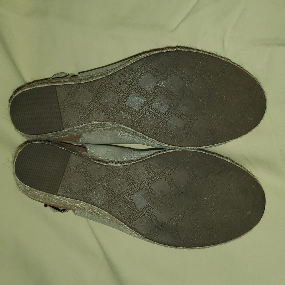 Vionic Slingback Wedges Size 5 - image 3